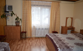 Тримісний номер