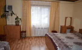 Тримісний номер