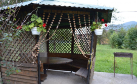 Приватна садиба "Гуцулочка"