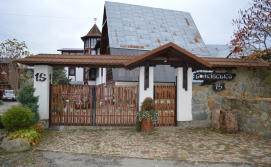 Приватна садиба Анна-Марія 1 - вид з вулиці