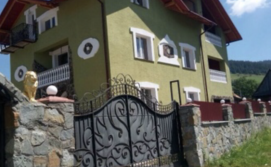 Котедж вул. Л. Українки, 2 (без господарів)