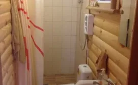 Будиночок дерев'яний на озері в с. Соловичі