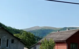 Приватна садиба Обійми гір