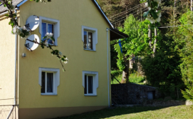 Приватна садиба У Івана Під Липами