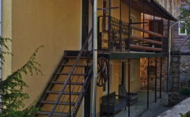 Приватна садиба У Івана Під Липами