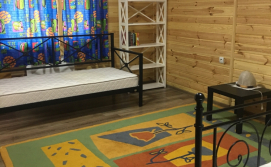 Будинок для відпочинку поряд з озером.