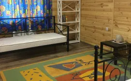 Будинок для відпочинку поряд з озером.