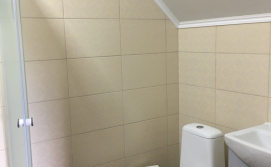 Будинок для відпочинку поряд з озером.