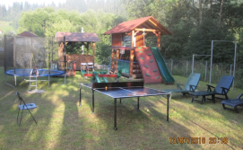Приватна садиба Карпатський острівець - дитячий майданчик