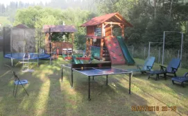 Приватна садиба Карпатський острівець - дитячий майданчик