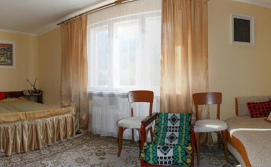 Приватна садиба "Під горою"