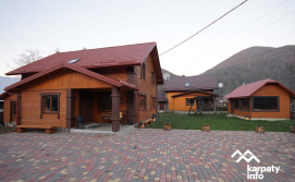 Приватна садиба "Маєток у Татарові"