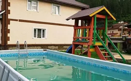 Приватна садиба Під горою