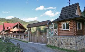 Гостинний двір "Хатинка у Румуна"