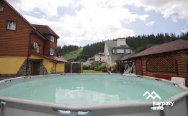 Приватна садиба Біля Погару