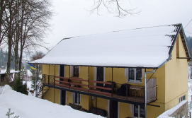 Приватна садиба У Івана Під Липами