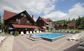 Гостинний двір "Хатинка у Румуна"