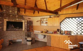 Приватна садиба Біля Погару