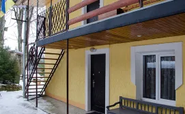 Приватна садиба У Івана Під Липами