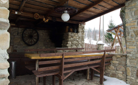 Приватна садиба У Івана Під Липами