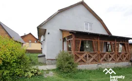 Котедж під лісом