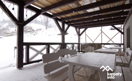 Приватна садиба Біля Тростяну