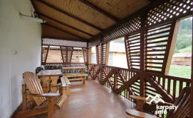 Котедж під лісом