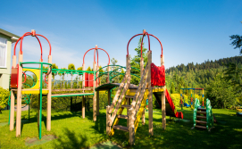 дитячій майданчик