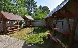 Альтанки на подвір'ї