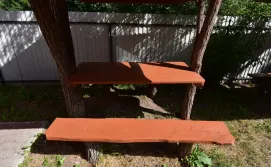 Столик в альтанці