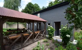 Приватна садиба Набережна 140А