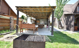 Мангал та крита альтанка на території