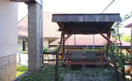 Приватна садиба У Толіка