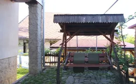 Приватна садиба У Толіка