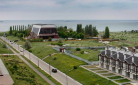 Вид с окна на море, на кухни