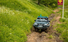 Катання на джипах у Верховині