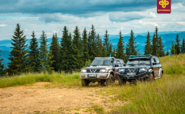 Катання на джипах у Верховині