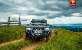 Катання на джипах у Верховині