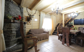 Приватний сектор Поляниця деревяний будинок з каміном відпочинок в Карпатах Буковель