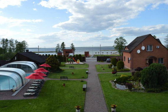 Котедж з басейном - територія №3