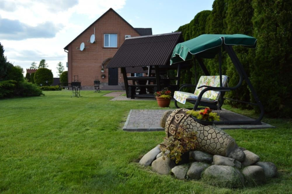 Котедж з басейном