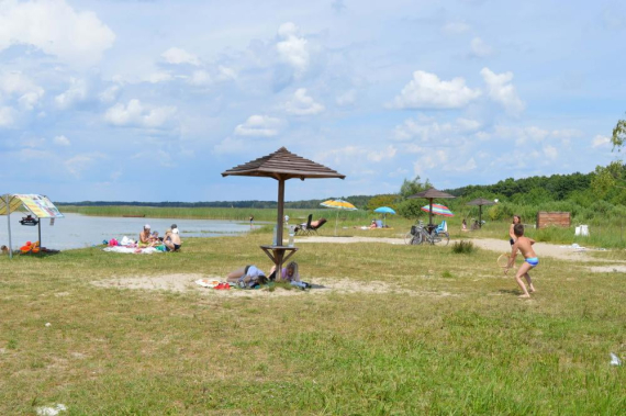 Пляж на озері Світязь
