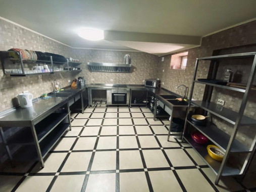 Кухня на базі відпочинку 4 сезони