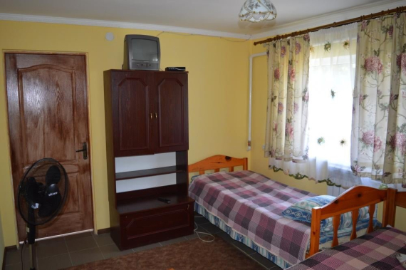 Тримісний зі зручностями Тримісний зі зручностями