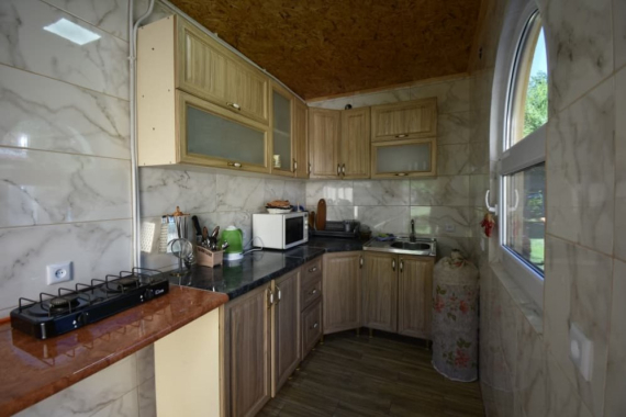 Тримісний зі зручностями Тримісний зі зручностями