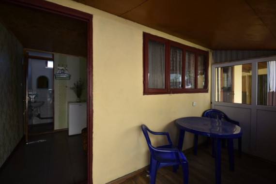 Окремий будинок на 4 людини<br />зі зручностями Окремий будинок на 4 людинизі зручностями