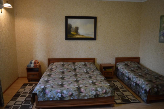 Тримісний Тримісний