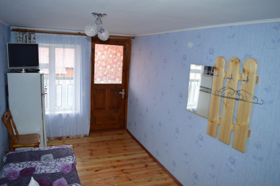 Тримісний Тримісний