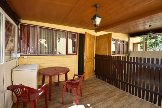 Тримісний зі зручностями Тримісний зі зручностями