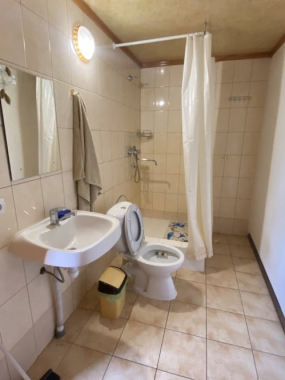 Тримісний Тримісний